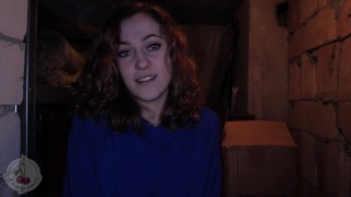 mijn buurman zuigt mijn pik om haar te helpen een zware doos uit de kelder te brengen