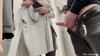 Veřejné péro před prodavačem skončilo rychlovkou v šatně.