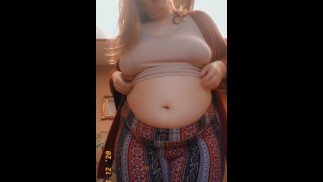 BBW自然なおっぱいとBellyオフィスで遊ぶ