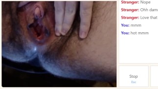 Owłosiona cipka FTM Pulsujący orgazm na dildo dla nieznajomego