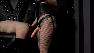 ¿ES ÉL DEMASIADO GRANDE PARTE 2 - BDSM SADO-LADIES