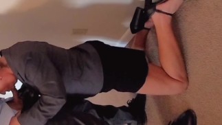 Manažer se ji snaží vyhodit, ale ona si chce svou práci opravdu udržet...