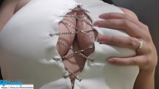 Soczyste duże w przymierzalni. Który top jest najseksowniejszy?