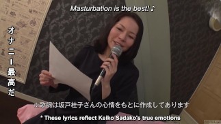 Esposa japonesa madura canta karaokê travesso e faz sexo
