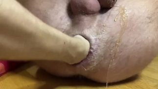 Pissing incontrollabile durante la sessione di pugno