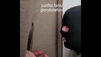 SMU frat boy tellement excité qu’il jouit presque instantanément mais essaie de retenir onlyfans gloryholefun1