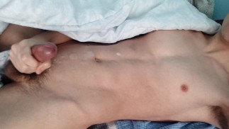 Poranna sperma Sperma Abs Student szarpanie nastolatek chłopiec młody facet Owłosiony kutas Mężczyzna domowy kutas masturbacja M