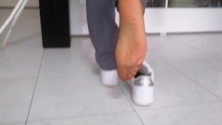 Kult stóp podczas prac domowych #2