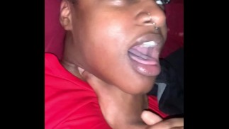 Twerk puis s’est fait baiser avant que la fille à la maison ne vienne