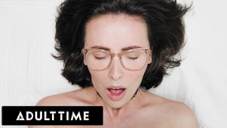 ADULT TIME - Comment les femmes jouissent avec les Casey Calvert