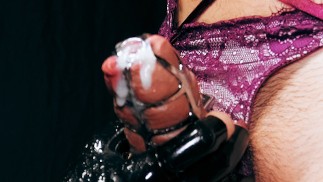CAGED SISSY SLUT - EMOTIONEEL GERUÏNEERD ORGASME EN POST-ORGASME MARTELING