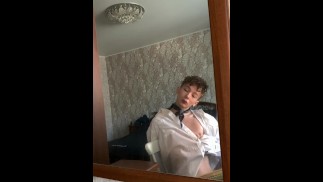 Twink-Studentin masturbiert nach dem College