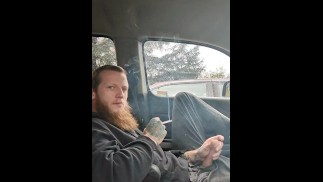 Smoking and jacking off in my car 🫠😉😘 (hope I don't get caught)