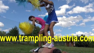 cheerleader vertrappelt