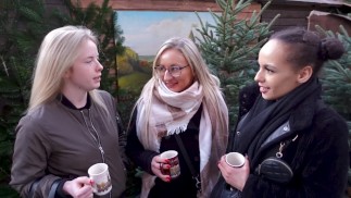Odwrotny gangbang na jarmarku bożonarodzeniowym w Ulm! Czy jest lepszy prezent niż czwórka?