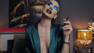 Fumando y bromeando con un cigarro GRANDE!