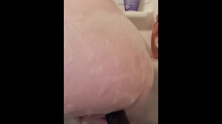 Przyssawka DIldo w wannie
