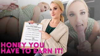 Stiefmutter Julia Robbie belohnt Stiefsohn mit ihrer nassen und prallen Muschi für seine Hausarbeit - PervMom