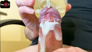 Guy cumming deux fois avec Fleshlight tout en parlant sale et en gémissant - Orgasme de grosse bite - 4K
