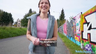 Public Agent彼女は大きな白いコックに激しく犯されるホテルに連れて行かれる