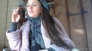 Kouření v garáži - Upřímné kouření - Hot Smoking - Kouření Fetiš, Kouření, Bezchybný Melissa