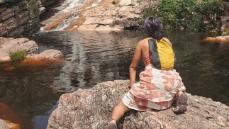 Sexe nature dans la montagne tropicale, elle suce et chevauche comme une déesse