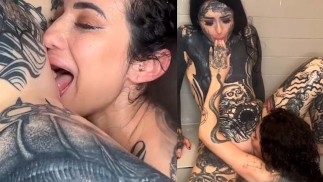 Gorący parny lesbijski seks pod prysznicem z Frankie Vanian