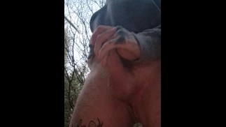 Wichsen im Wald riesiger Cumshot