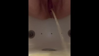 Pipì sotto la doccia