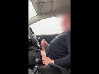 Szarpanie Się w Samochodzie w Miejscu Publicznym