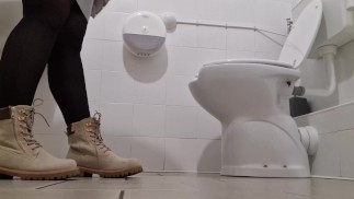 Piękne sikanie pierdzi striptiz w sklepach i publicznych toaletach super seksowna mega kompilacja