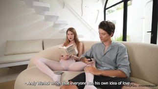 Niegrzeczna przyrodnia siostra pieprzyła się przed randką na Tinderze i dostała cum na twarz