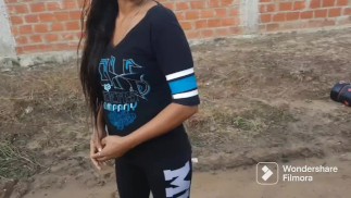 Jovencita putita barata pillada en la calle se deja culear por un celular