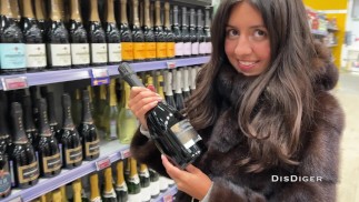 Ha preso una puttana mercantile e l'ha ingannata in una stanza d'albergo per scopare