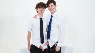 Dakota Lovell kleedt zijn partner uit Sam grootboek en officieert zijn zalfceremonie - Missionary Boys