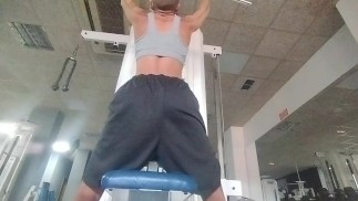 Gym au hasard. Fétichisme des pieds sales et malodorants.
