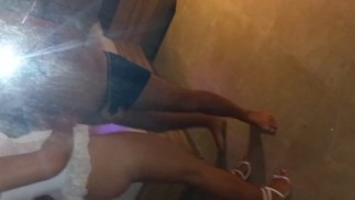 Horn enregistre sa femme montrant comment il va faire la bite du mangeur