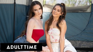 ADULT TIME - Demi-soeurs Aften Opal et Hazel Moore doigts se baisent pendant le camping