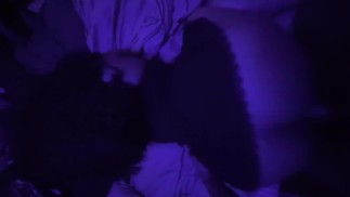 Hot MILF quiere ser follada por detrás sin remordimiento por su marido
