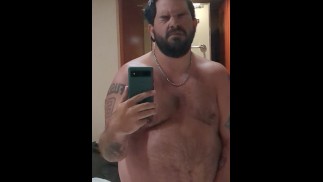 Pai Bod ítalo-americano strokes galo em cabine de cruzeiro