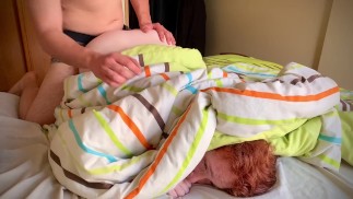 Prank my stepdad - pasierbica ukryta w łóżku i creampie - prima aprilis
