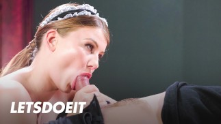 マスクされたGuyとセクシーなメイドLucy Liエロファック - LETSDOEIT