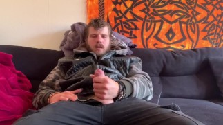 Sam Samuro Cum jest w swojej skórzanej kurtce (życzenie fana)