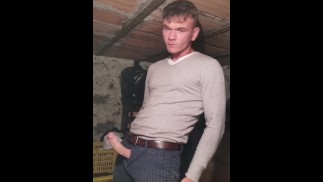 Ich masturbiere in eleganten Kleidern