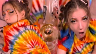 Rainbow Beauty rauchte etwas Gras und beschloss, meinen Schwanz nach 4K zu rauchen