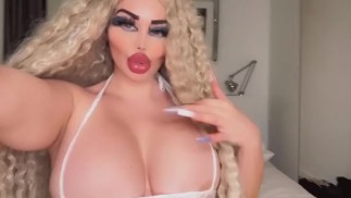 BELLEZA ME HACE CORRERME EN SUS GRANDES TETAS