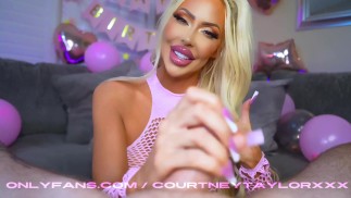 I MIEI VIDEO PIÙ RECENTI! POMPINO DI COMPLEANNO E MASTURBAZIONE NEL MIO CORTILE - COURTNEY TAYLOR