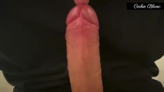 口でチンポに簡単に届くので、中出しするまで舌でペニスを舐め始めます-セルフサック