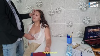 Una studentessa si è presentata a un esame con un'insegnante sexy e se n'è andata con le mutandine p