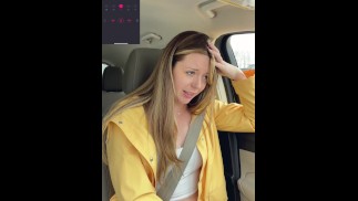 Grato pela minha capa de chuva porque minha buceta está DERRAMANDO! Dia chuvoso Starbucks Drive Thru com meu LUSH !!